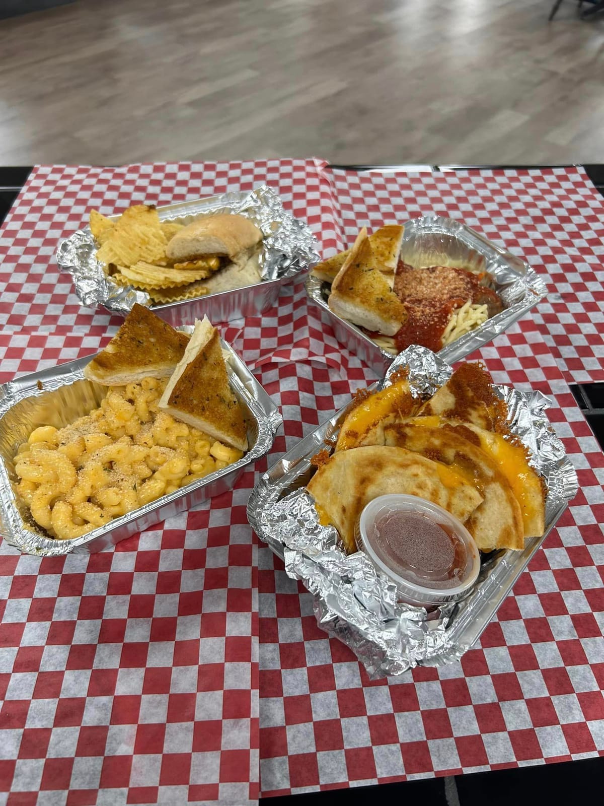Hobo's 825 Now Open in St. Marys